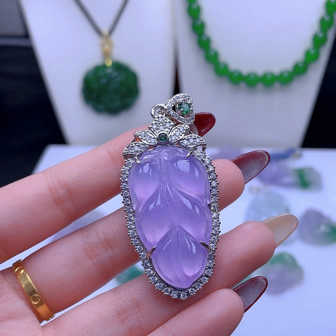 翡翠吊坠(赠链)未镶嵌