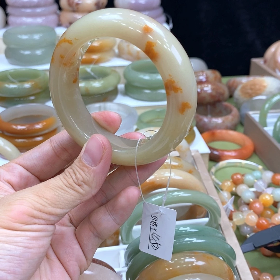 石英质玉未镶嵌手镯最***景