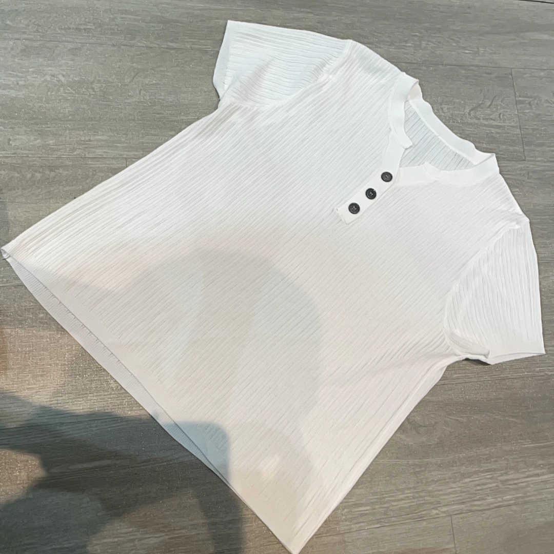 小半开领三颗扣短袖T恤衫（微微瑕）-果梓411