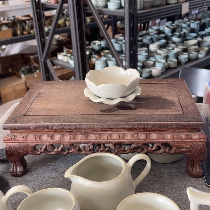 摆件月白釉莲花茶漏