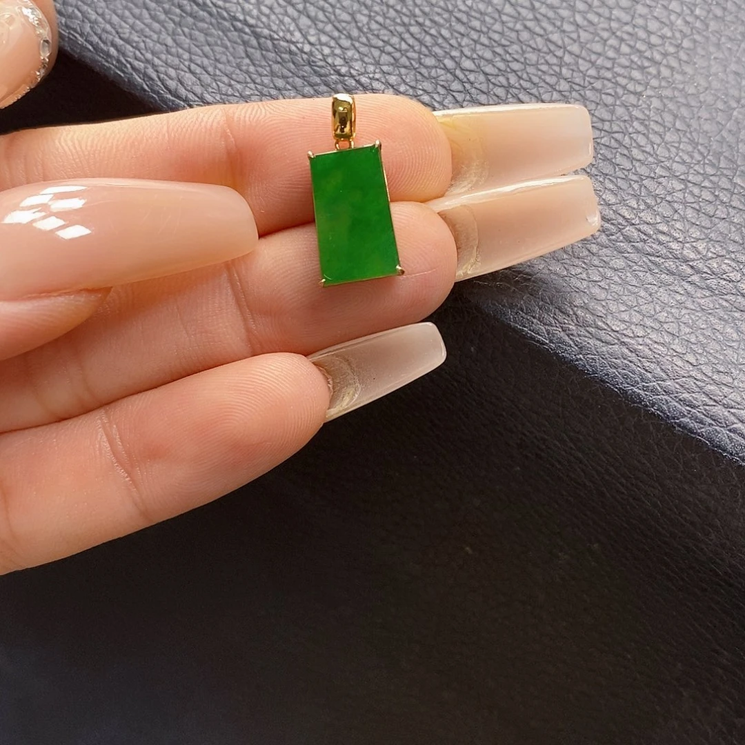 翡翠18K金镶嵌颈饰翡翠
