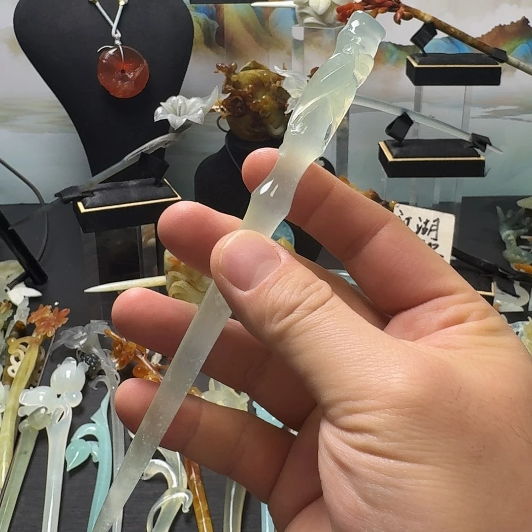 昼***没蛇纹石玉未镶嵌颈饰