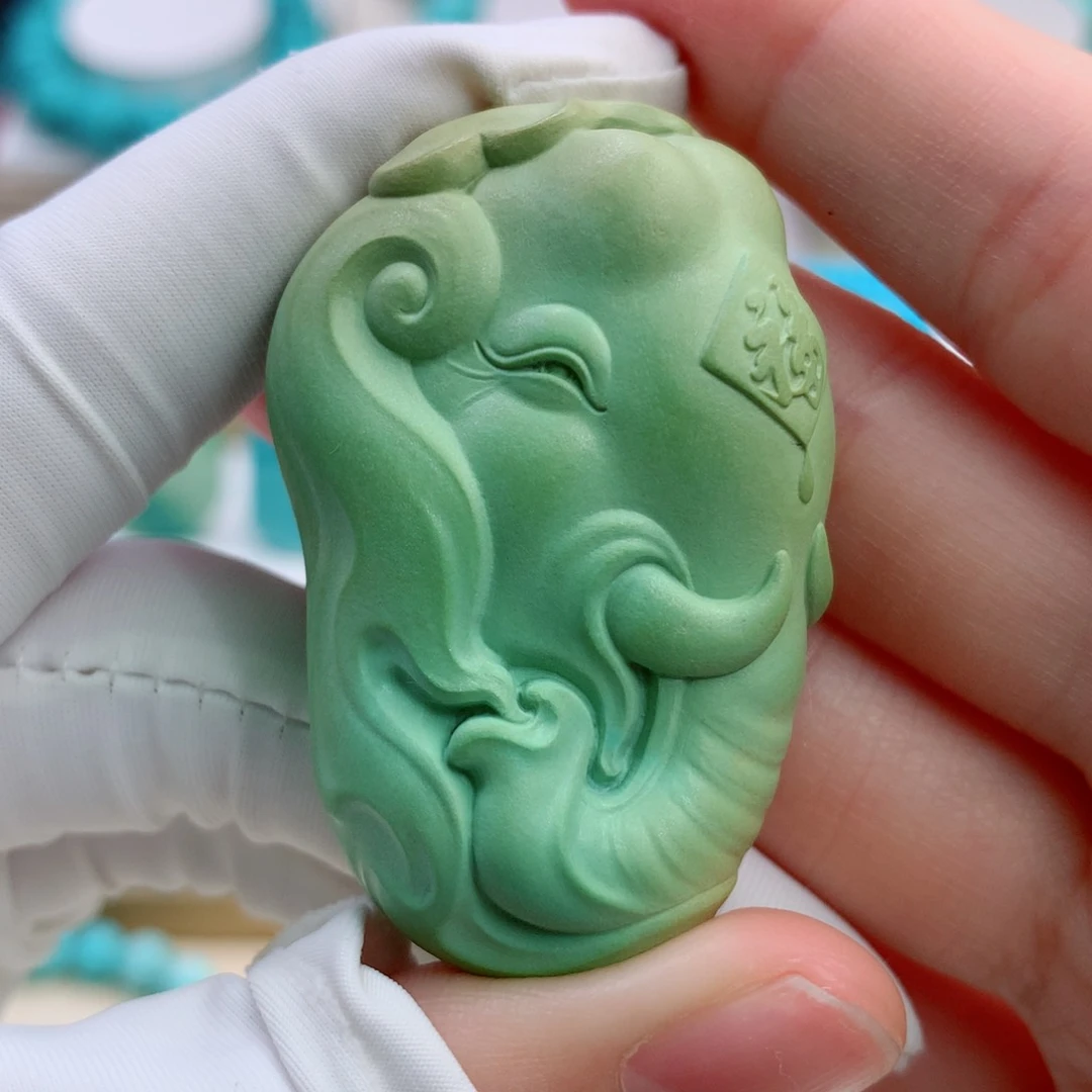 未镶嵌绿松石颈饰