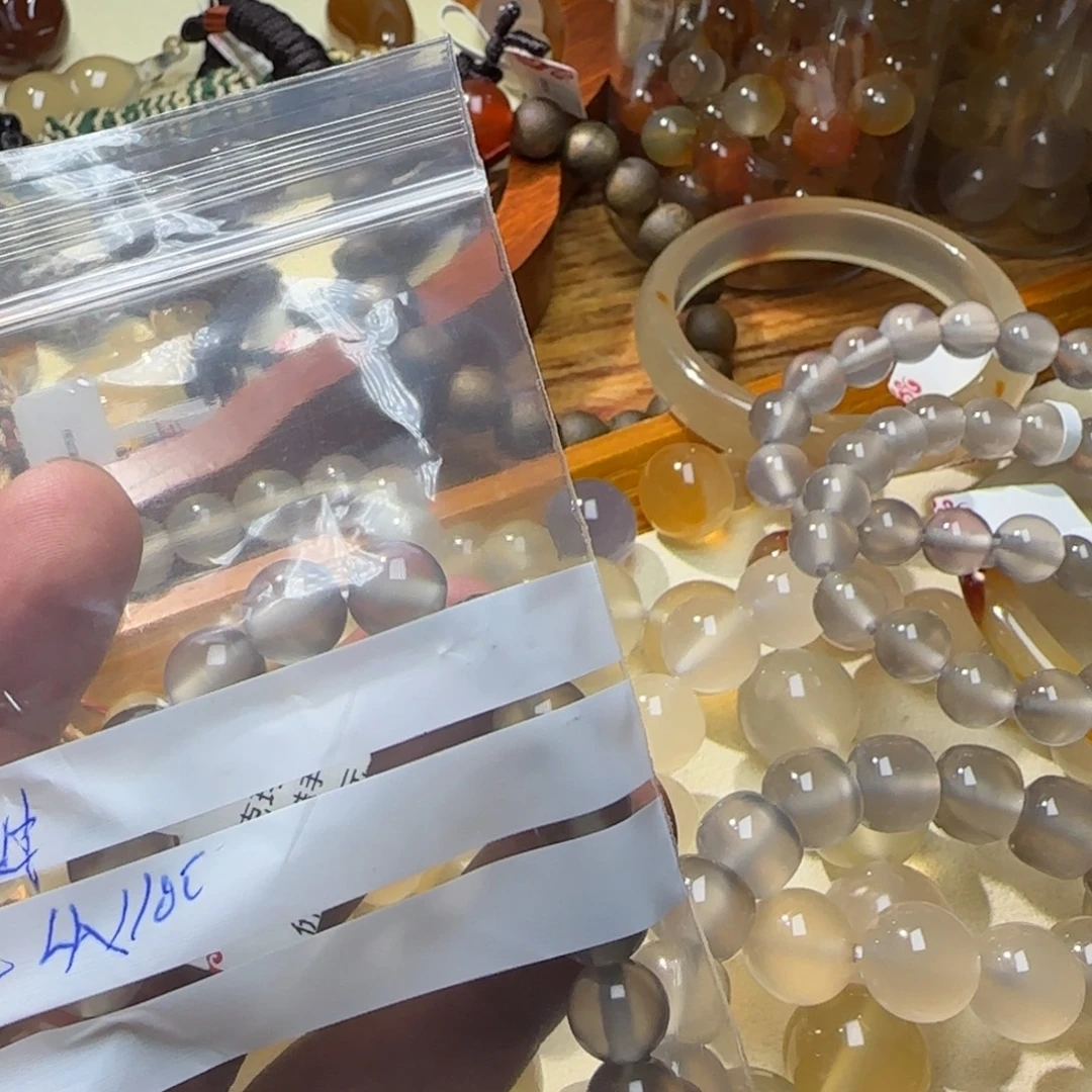 芷***羚玛瑙/玉髓颈饰合金3