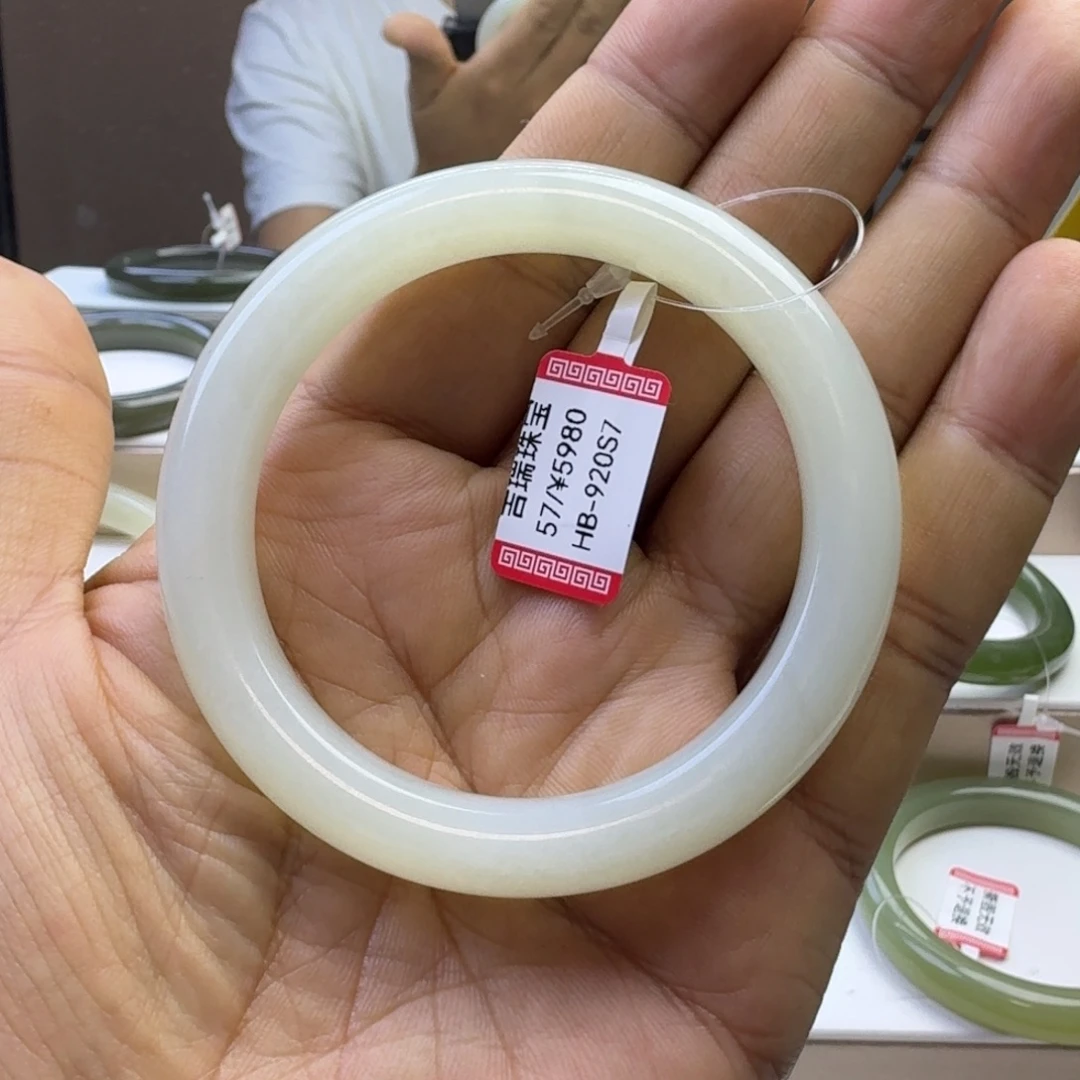 和田玉未镶嵌手镯