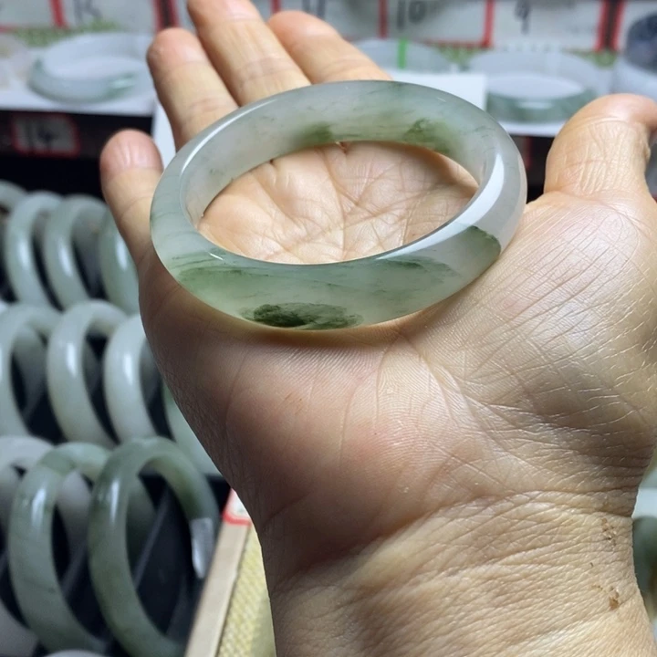 石英质玉（天山翠）未镶嵌手镯