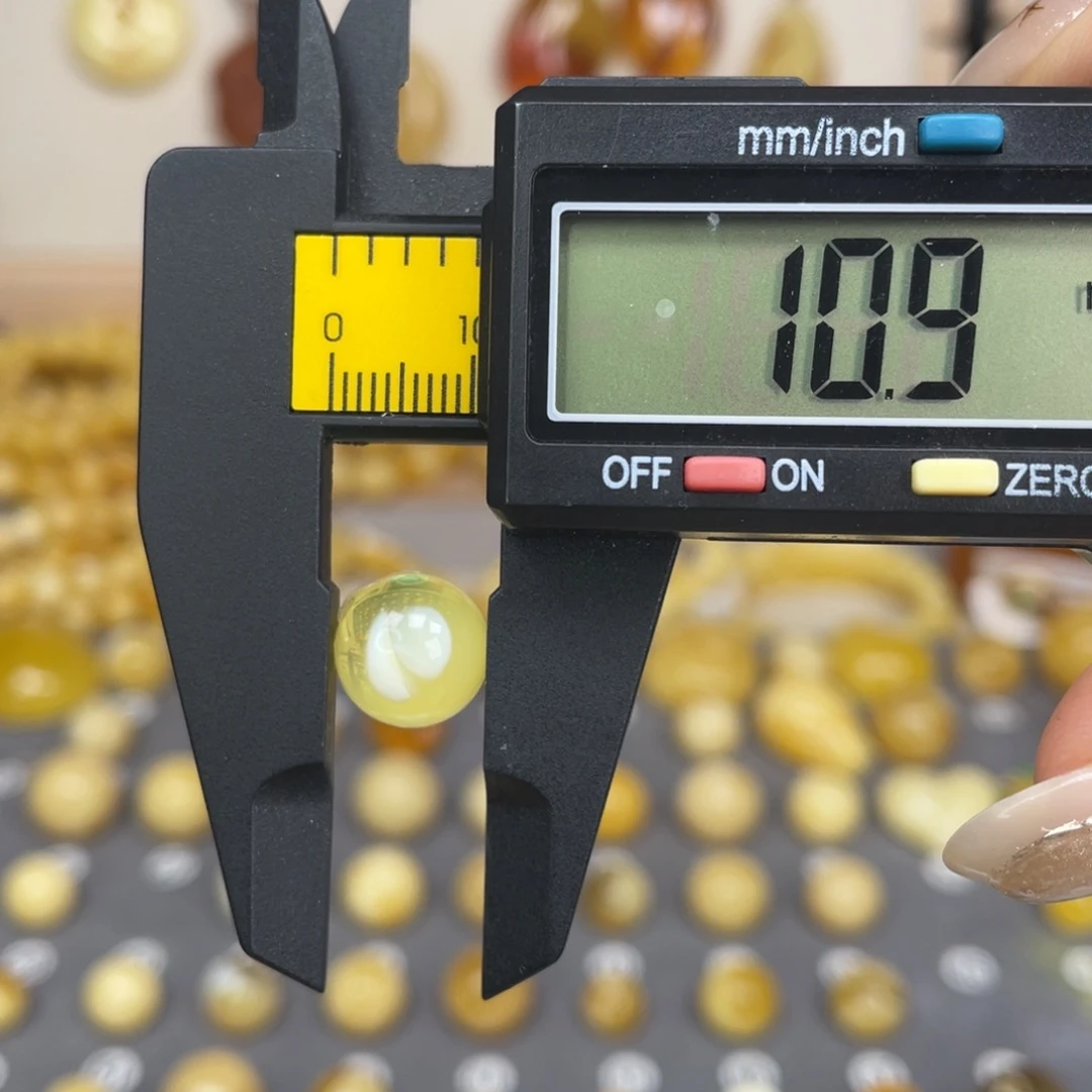 爱***唐琥珀未镶嵌裸石79