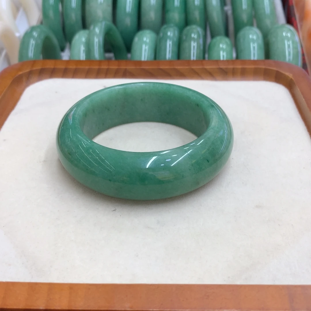 石英岩玉手镯未镶嵌