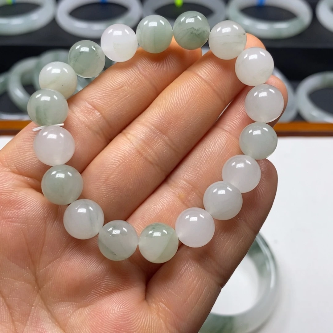 ﹌***秋石英质玉手镯未镶嵌