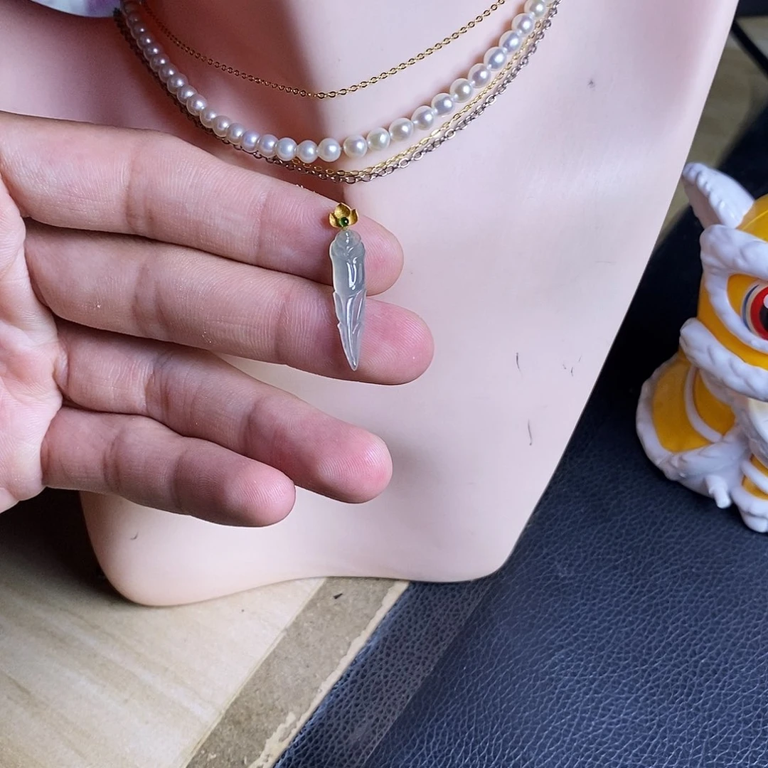 颈饰18K金镶嵌翡翠