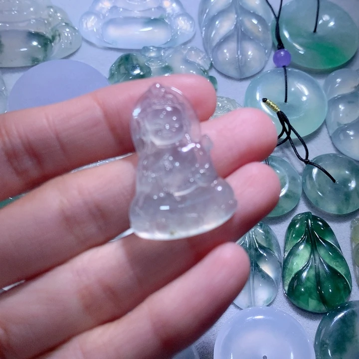 翡翠颈饰未镶嵌观音