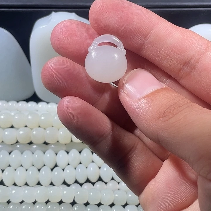 和田玉未镶嵌挂件宝宝锁