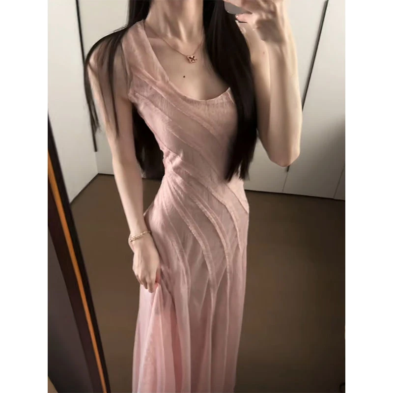 粉色u领无袖背心连衣裙女夏季修身收腰蕾丝裙子设计感辣妹a字长裙