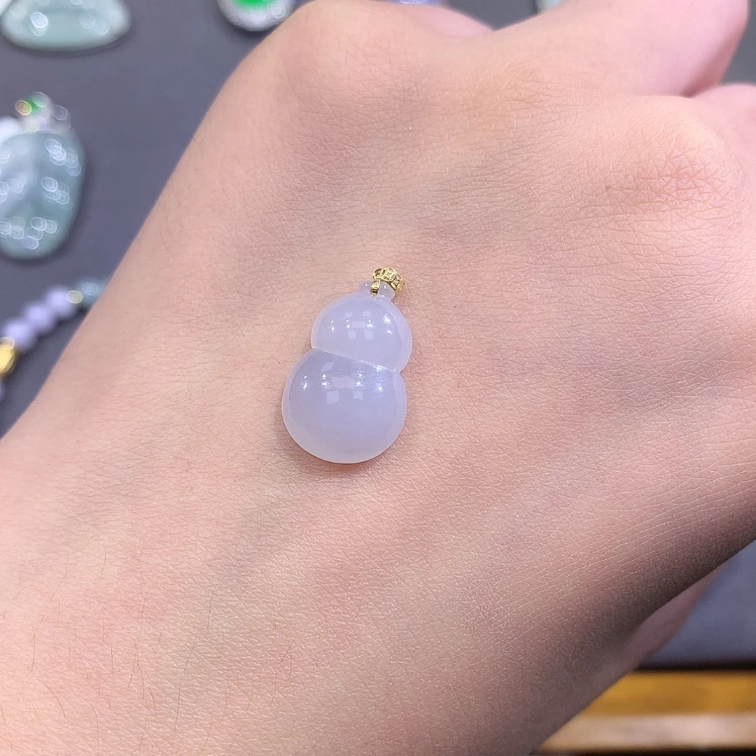 颈饰18K金镶嵌翡翠葫芦吊坠