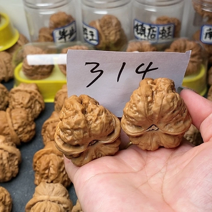 鳳***訫核桃蛤蟆的眼睛也太漂亮