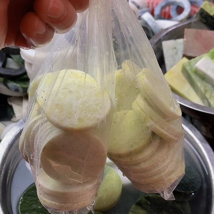 蛇纹石玉未镶嵌珠宝半成品高**笑