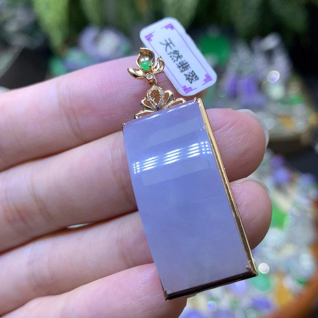 颈饰18K金镶嵌翡翠