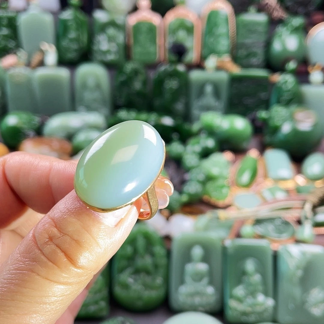 和田玉戒指18K金镶嵌