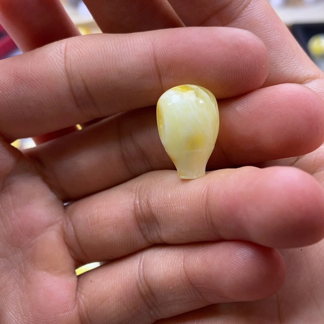 未镶嵌琥珀珠宝奇石