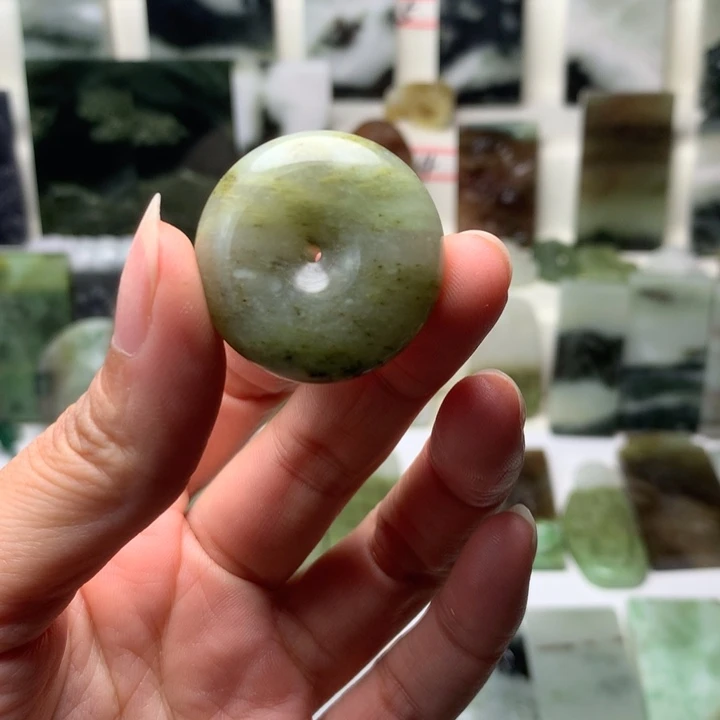 独山玉未镶嵌颈饰