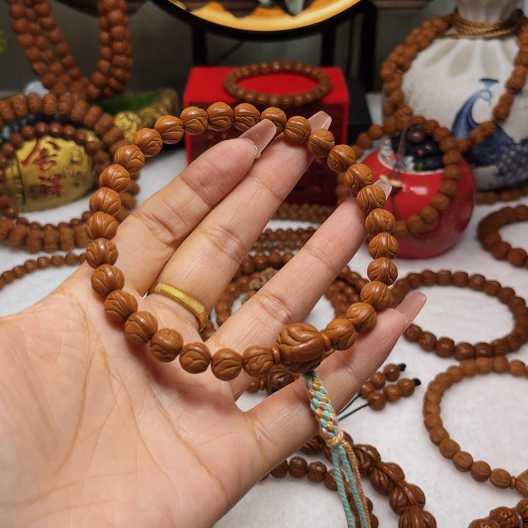 武***行吊坠桃核0.9➕顶级玉龙脊手持