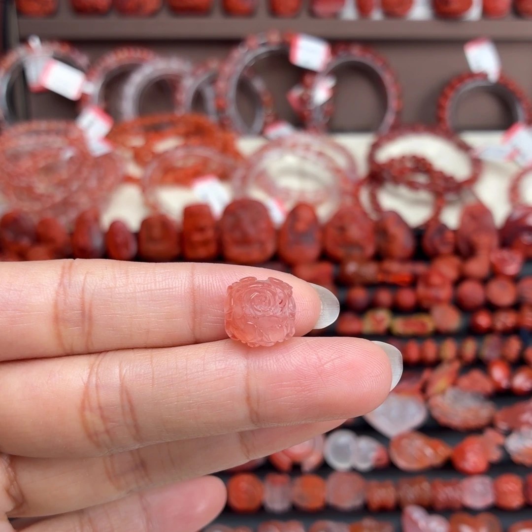 南红玛瑙未镶嵌颈饰牡丹花