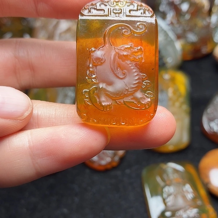 琥珀未镶嵌颈饰138