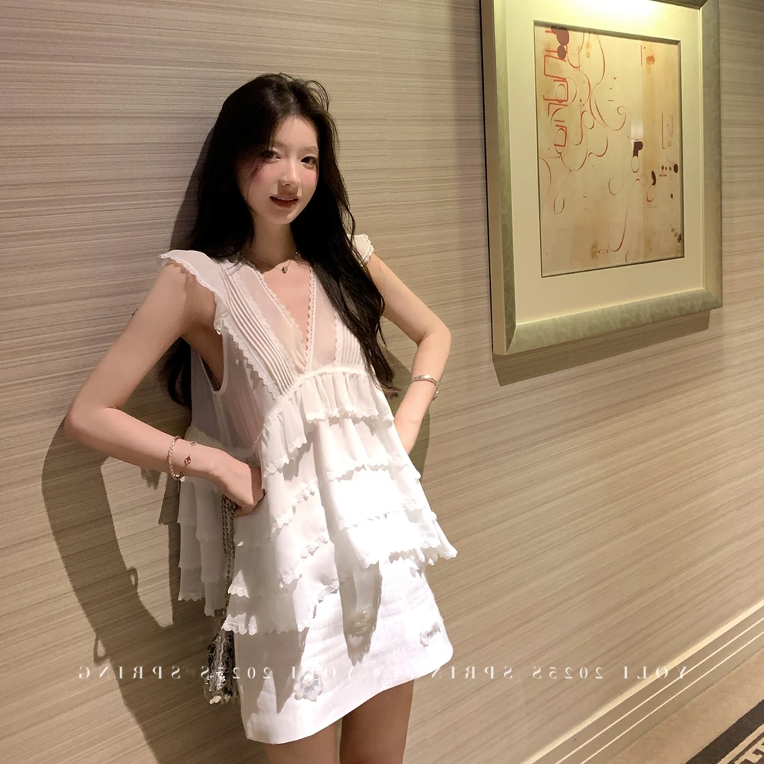 "心动告白"白色气质小众V领吊带宽松气质百搭简约显瘦上衣女