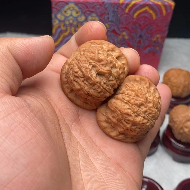 光***强把件文玩核桃40血麒麟