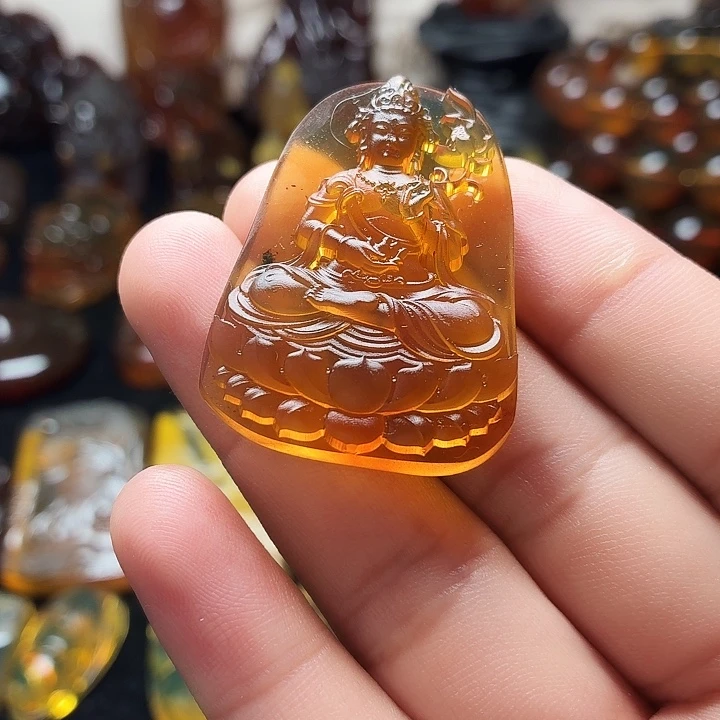 琥珀未镶嵌颈饰..