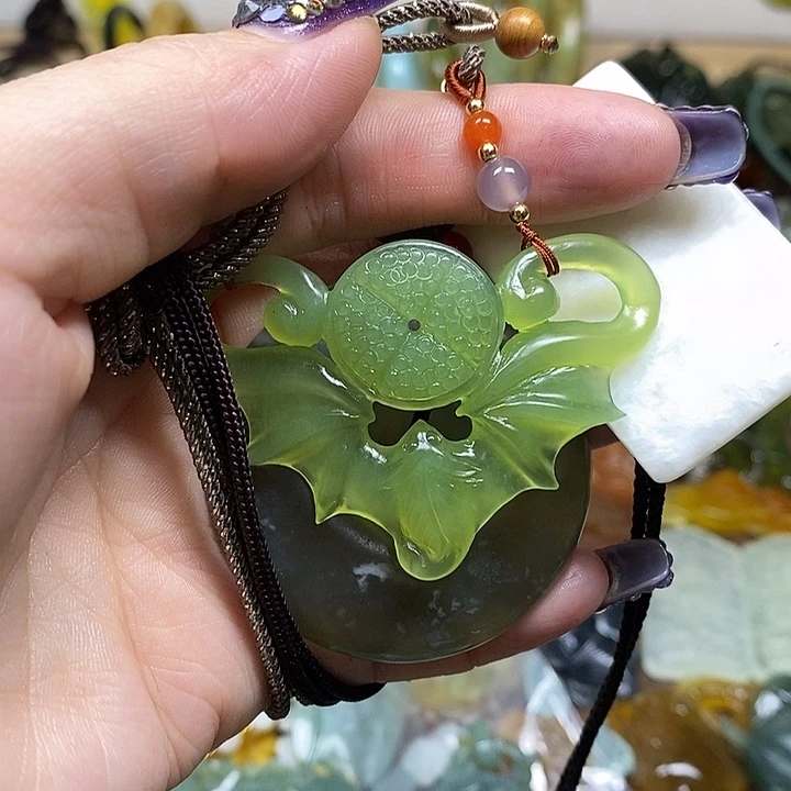 蛇纹石玉吊坠未镶嵌無*