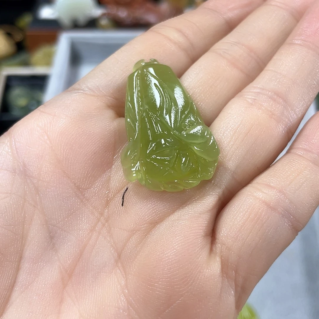 蛇纹石玉颈饰未镶嵌兰****纸