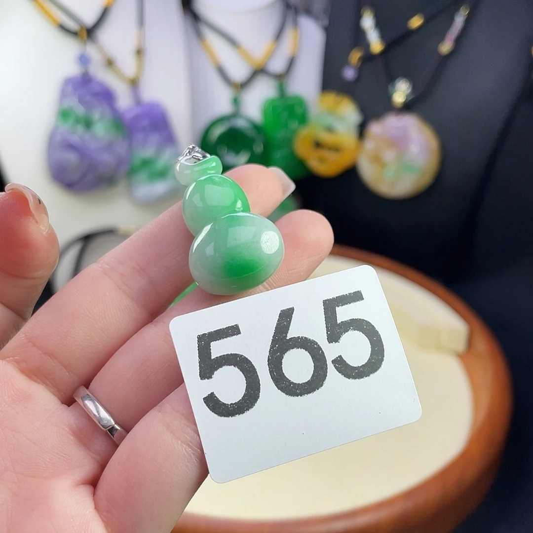 翡翠未镶嵌吊坠(赠链)