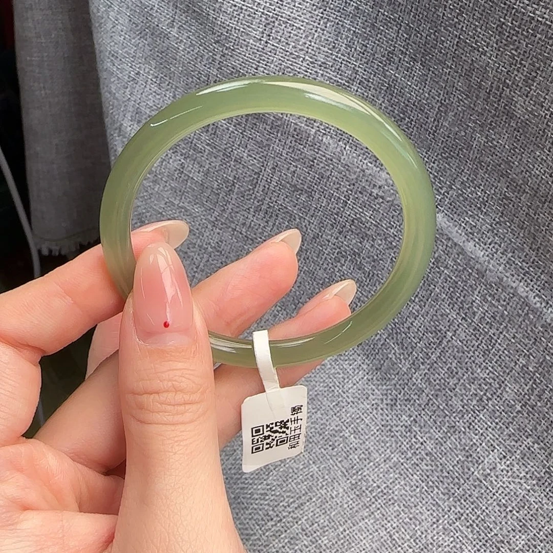 和田玉未镶嵌手镯高冰湖水绿叮当 起荧光 53