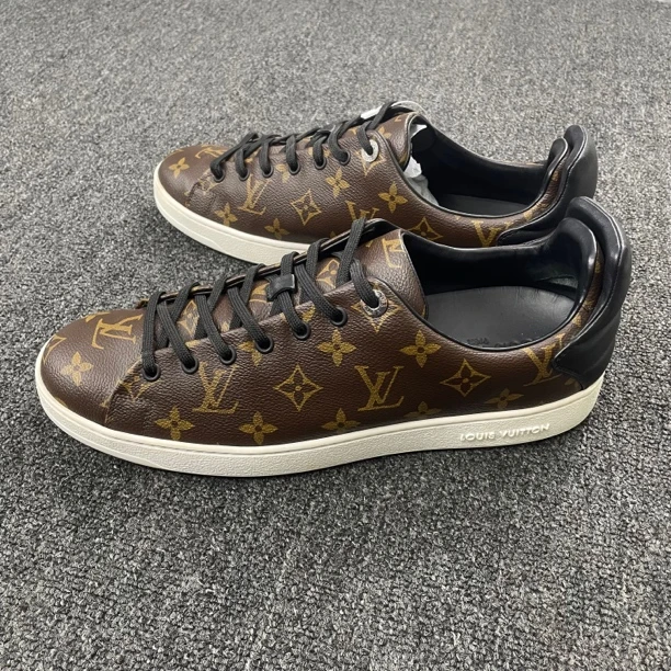 95新 LouisVuitton/路易威登 棕色板鞋运动鞋 43码98新公价6800
