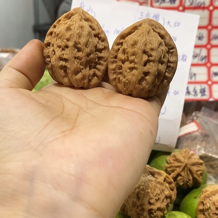 文玩核桃吊坠金公子37黄尖