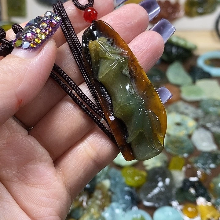 蛇纹石玉吊坠未镶嵌