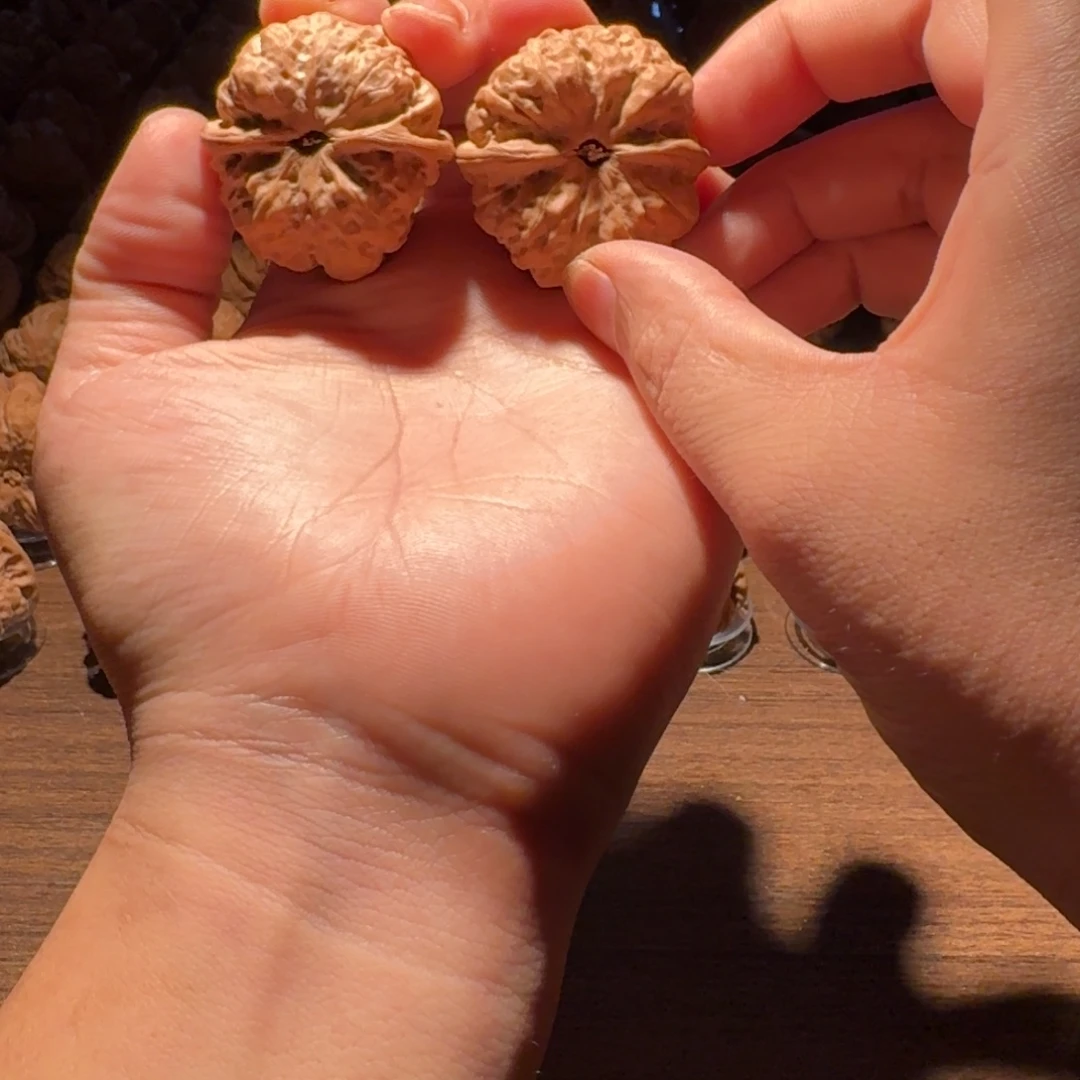 卡***斯核桃手串/手链蛤蟆的眼睛是真的好看啊