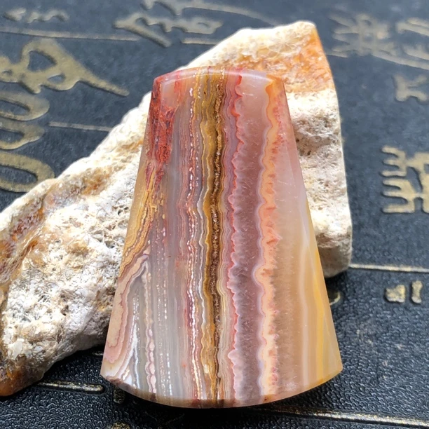 珊瑚玉千层水晶共生五花肉粉透全玉化手工牌毛衣链精选