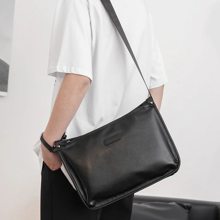 2025单肩包休闲男包斜挎包男潮牌男士包大容量商务包男时尚简约