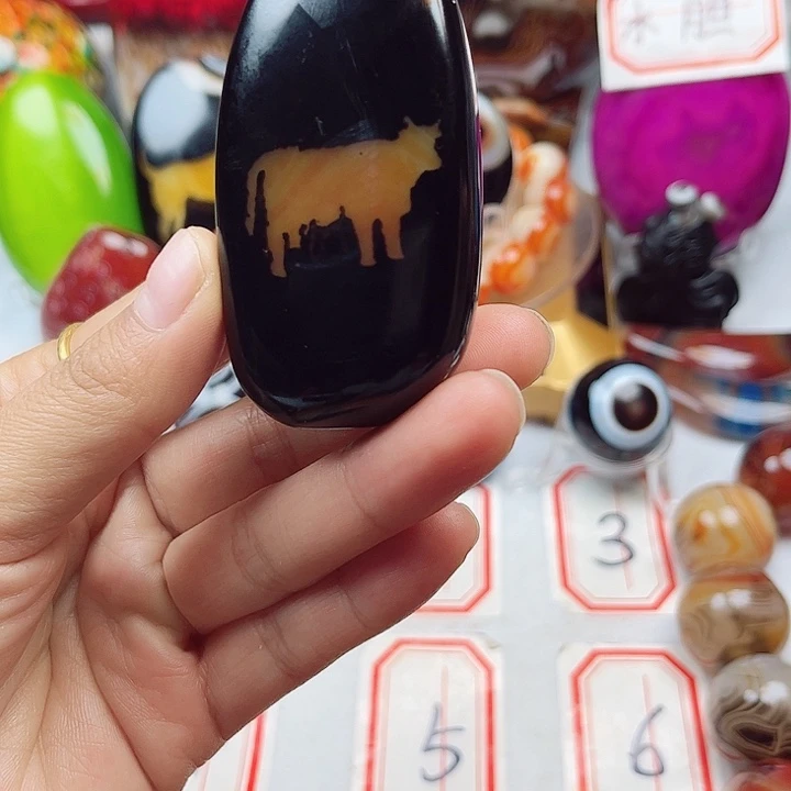 玛瑙/玉髓未镶嵌珠宝奇石