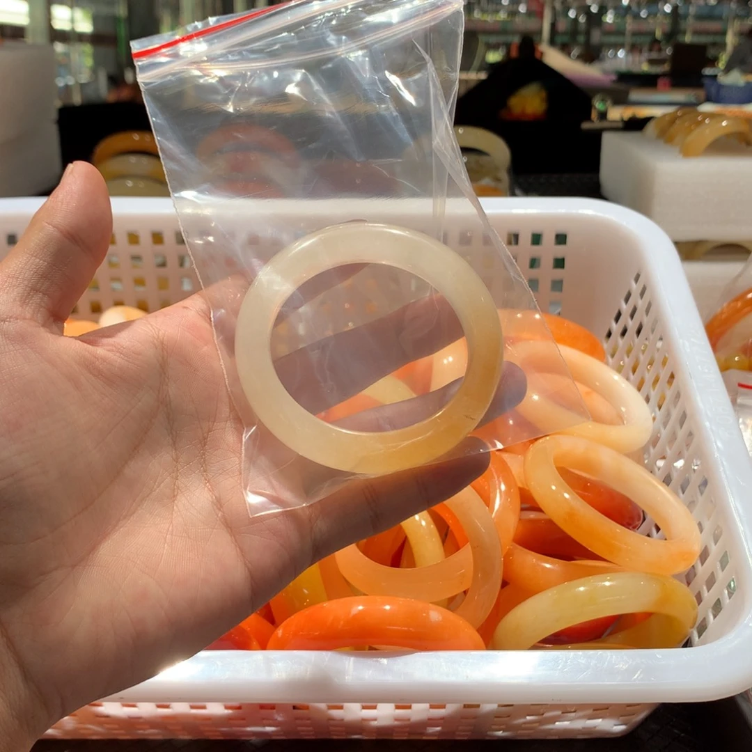 未镶嵌手镯石英岩玉烟**清