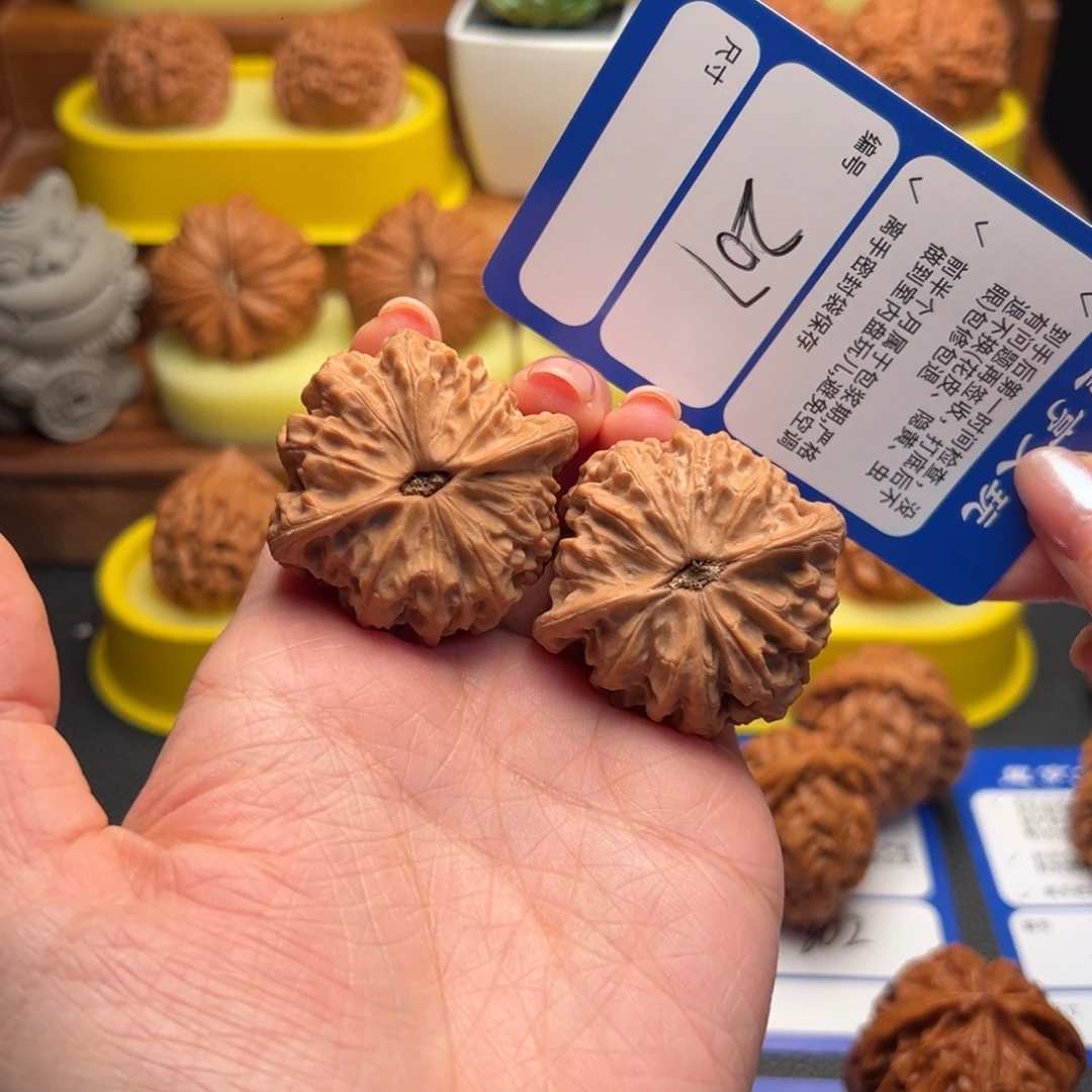 陆****文玩核桃吊坠207金牛