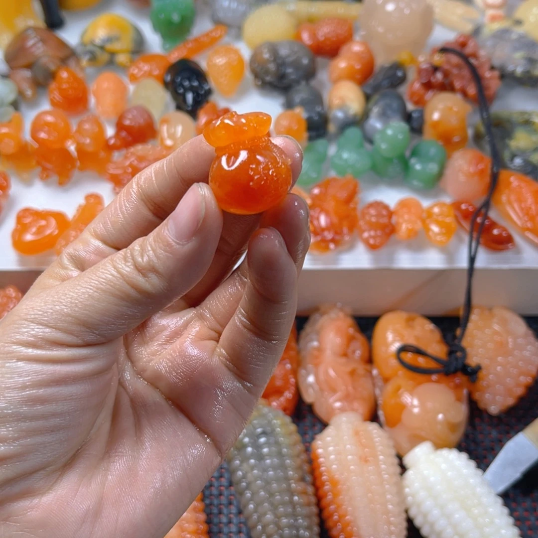 ღ***琪石英质玉（金丝玉）未镶嵌颈饰