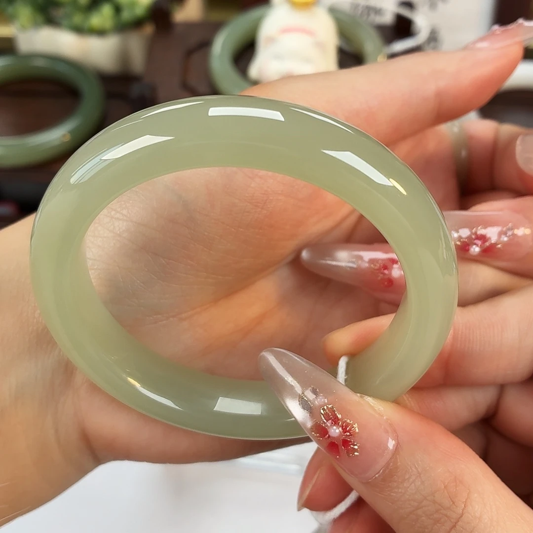 和田玉未镶嵌手镯