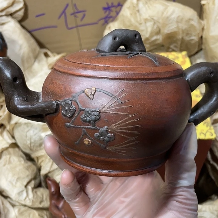 紫砂茶壶矿泥料，手工制作一把紫砂壶。