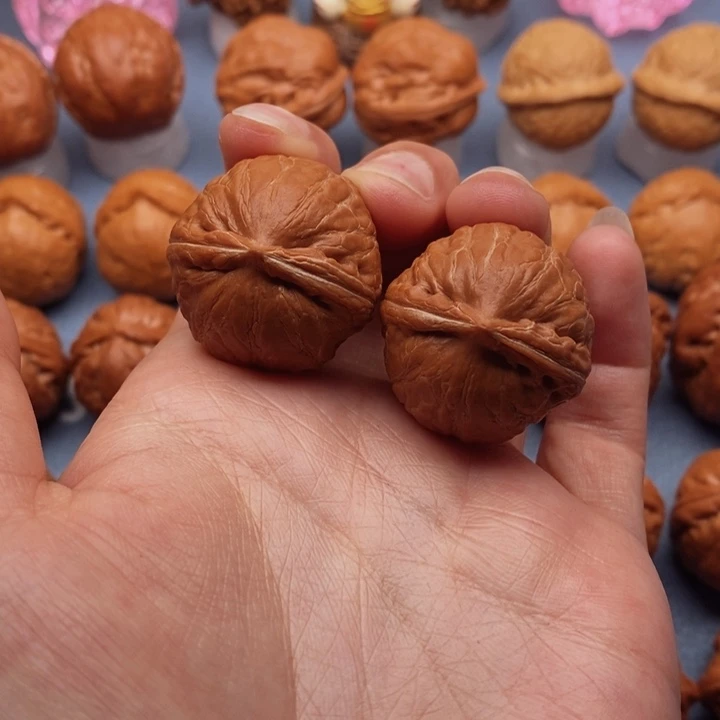 文玩核桃把件龙珠
