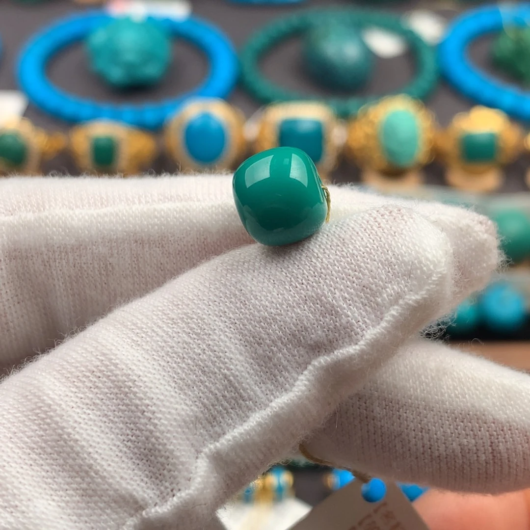 绿松石未镶嵌绿松石8*8mm