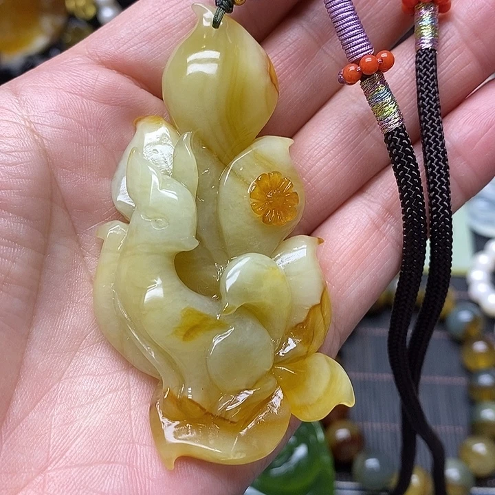 蛇纹石玉未镶嵌颈饰