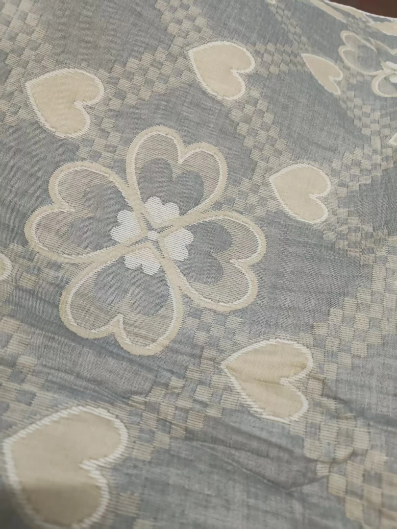 全棉色织三层纱立体提花布料双面可用（四叶草灰黄）